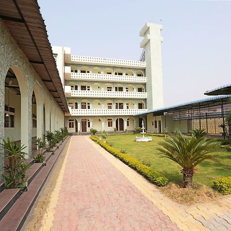 Oyo 10104 Radhika Resort Kota (Rajasthan) Exterior foto